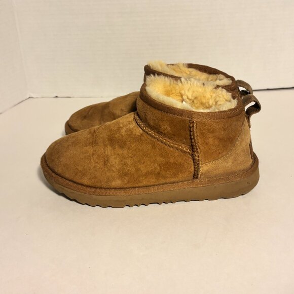 UGG Kids Classic Ultra Mini Boots Chestnut Suede Size 2 Youth - Picture 7 of 16